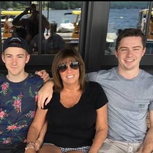 Meet your Posher, Lois